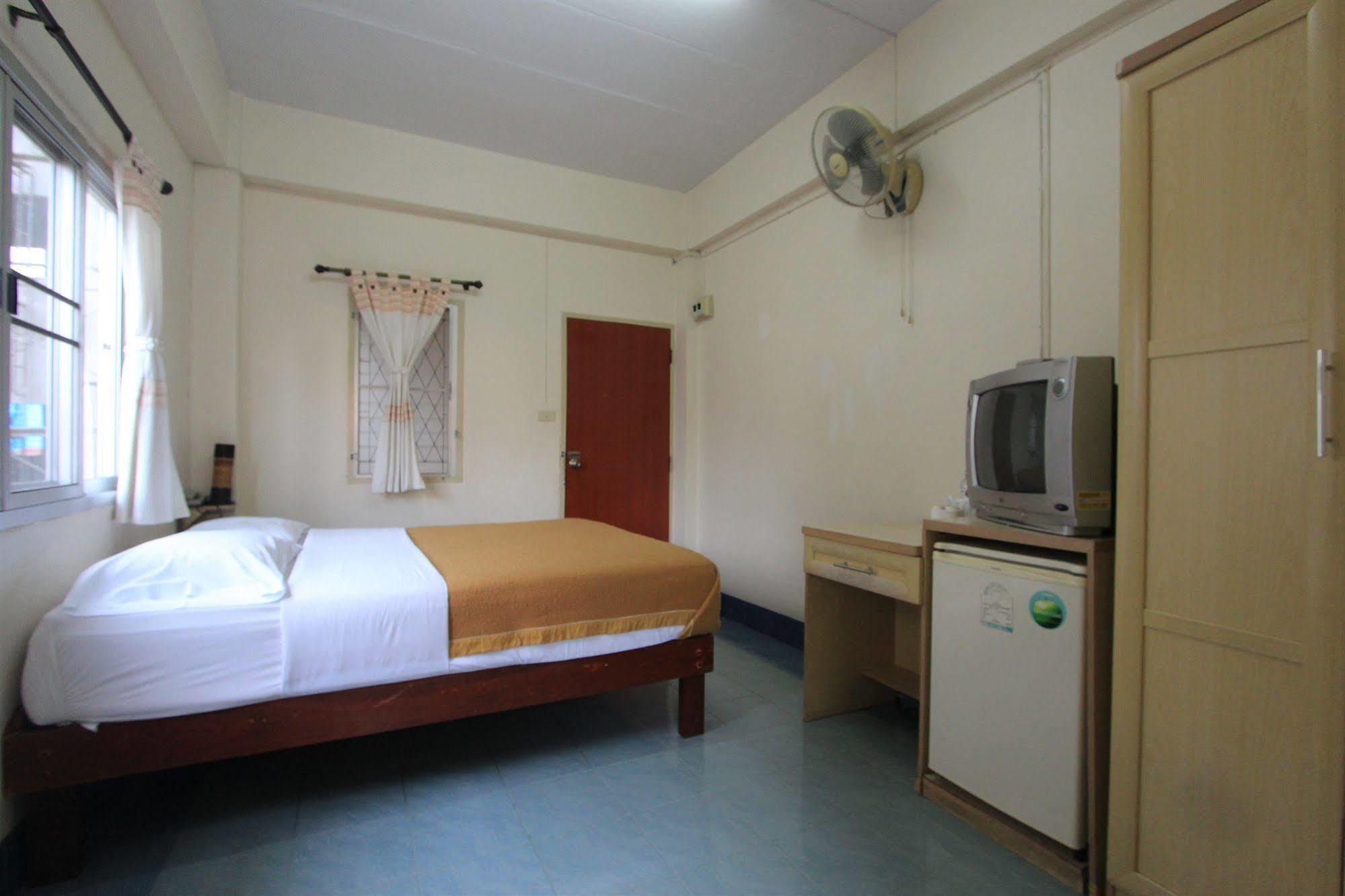 Manee Cool Mueang Hotel Chiang Mai Exterior foto