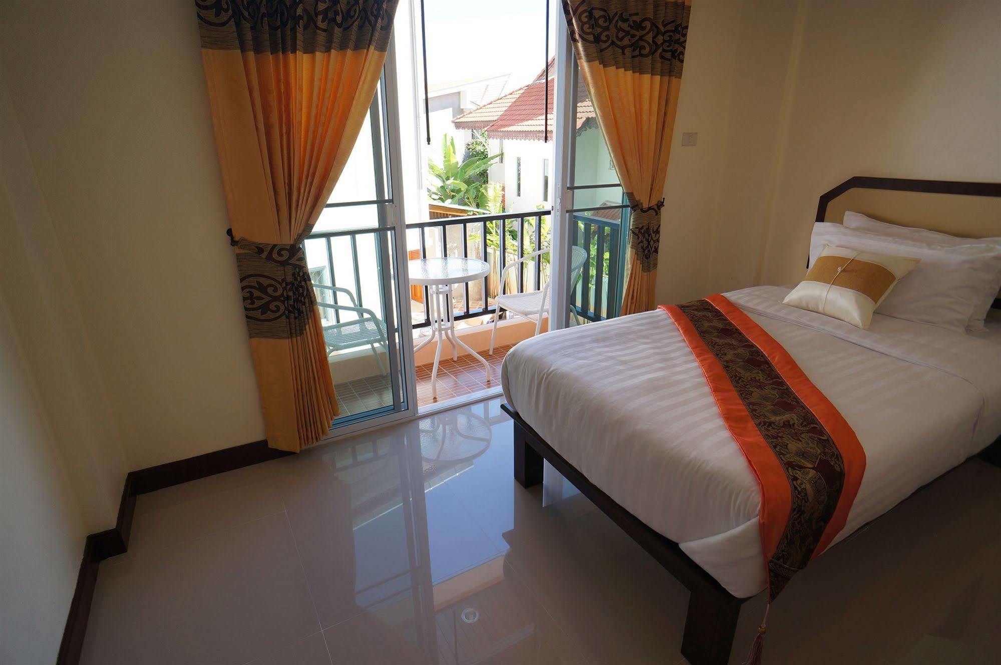 Manee Cool Mueang Hotel Chiang Mai Exterior foto