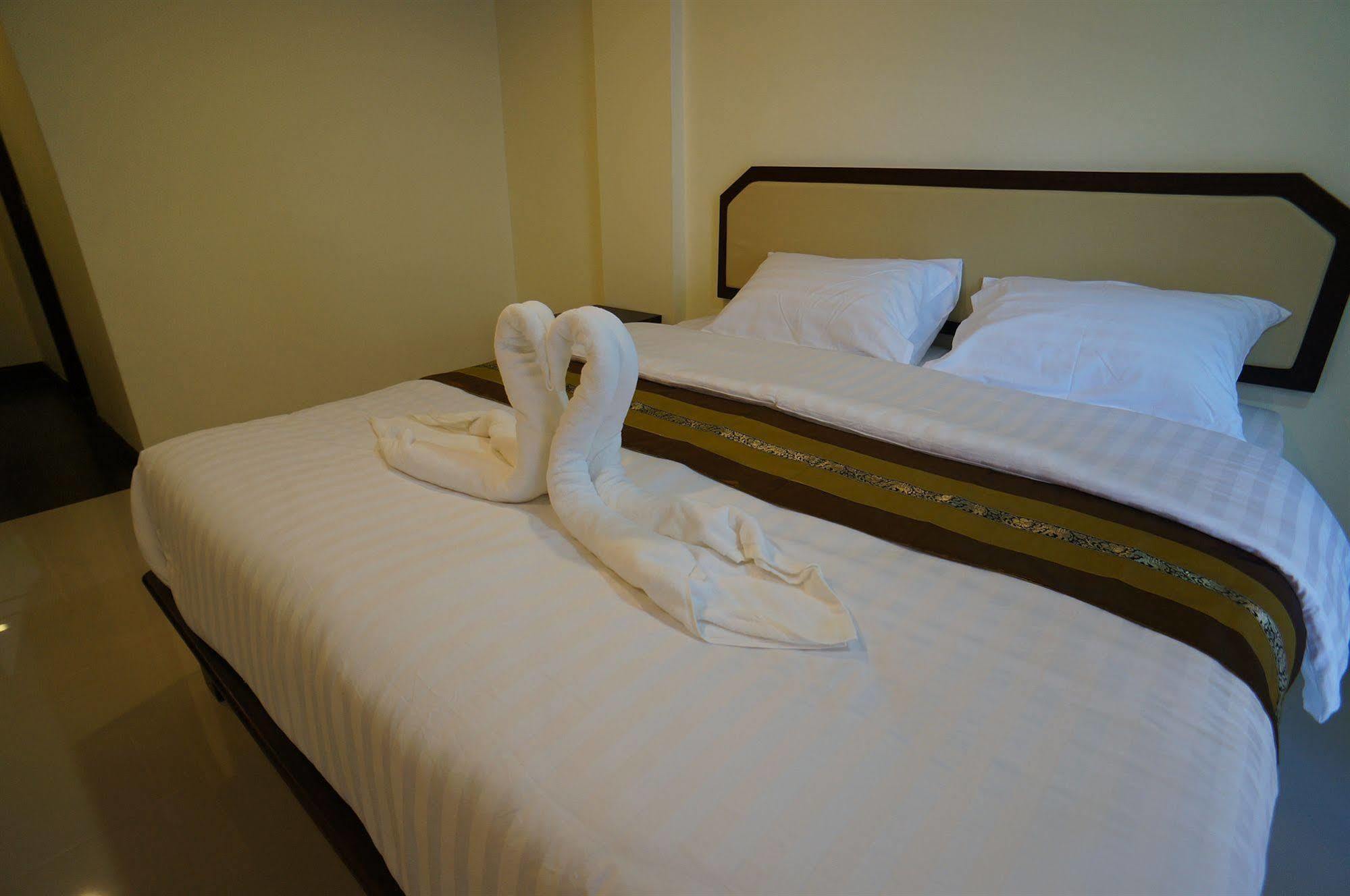 Manee Cool Mueang Hotel Chiang Mai Exterior foto