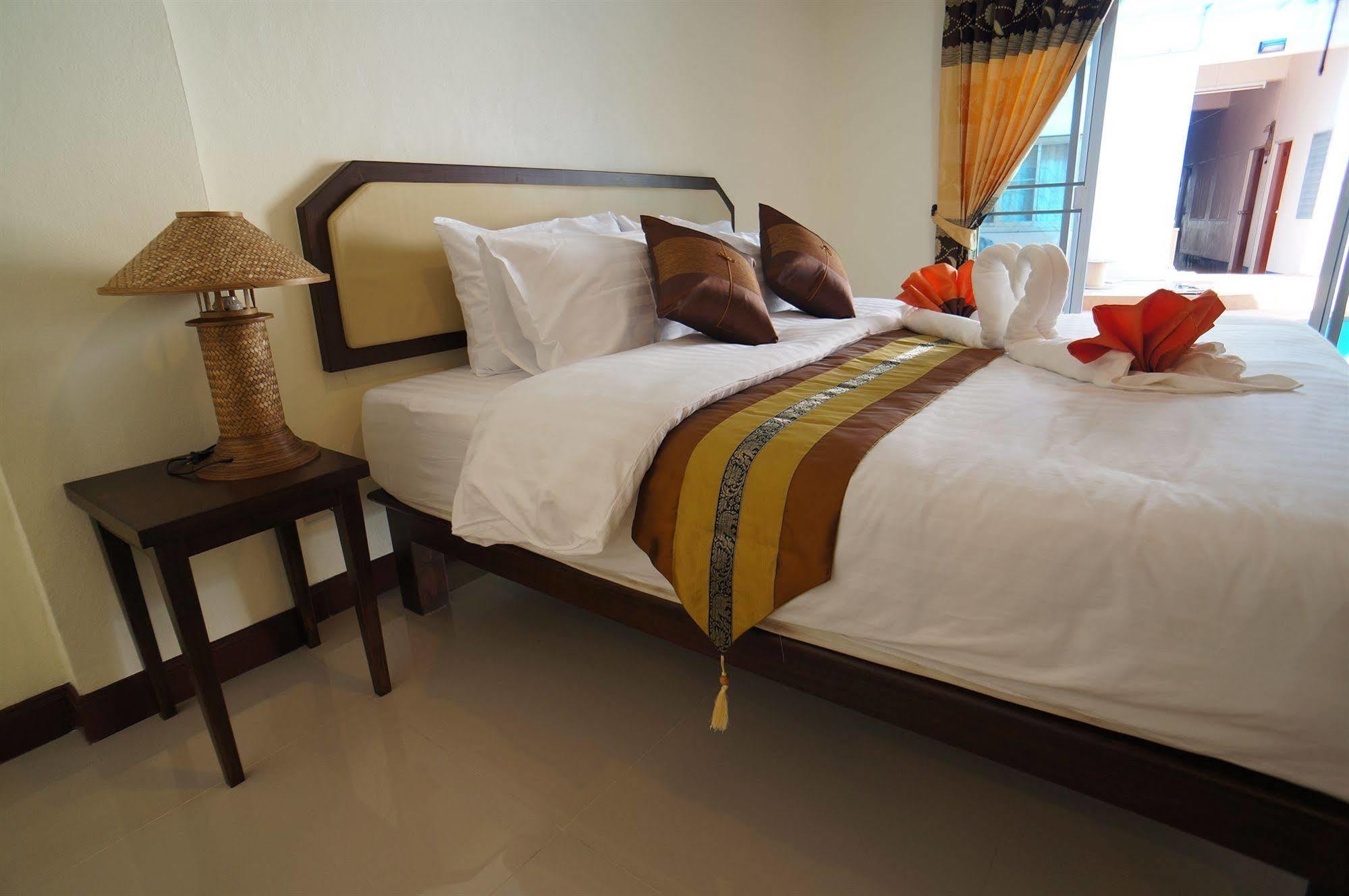 Manee Cool Mueang Hotel Chiang Mai Exterior foto
