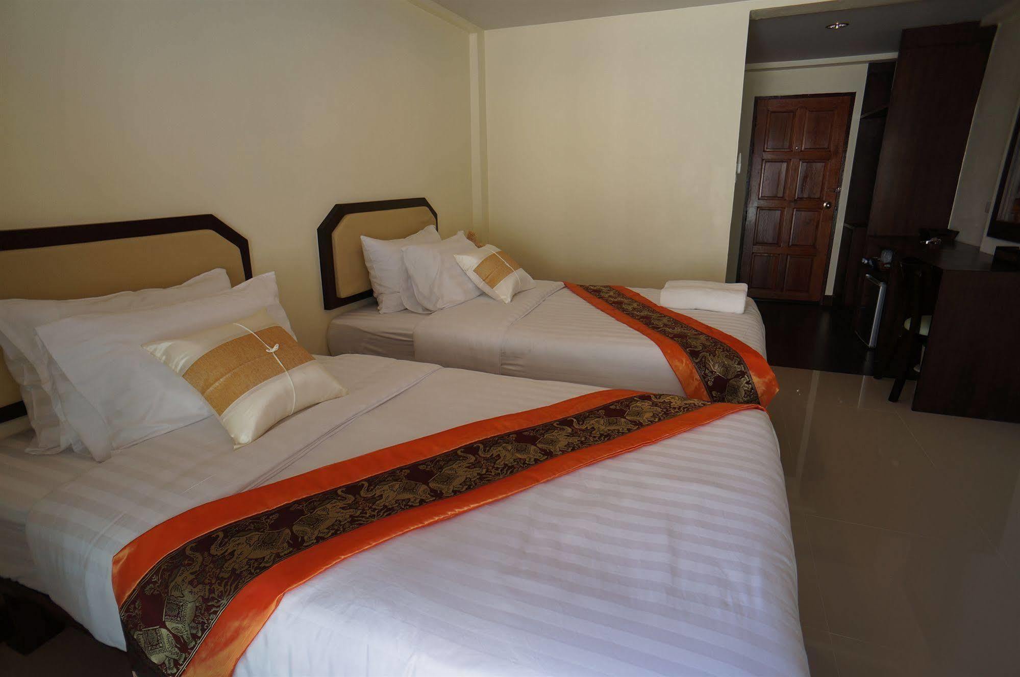 Manee Cool Mueang Hotel Chiang Mai Exterior foto