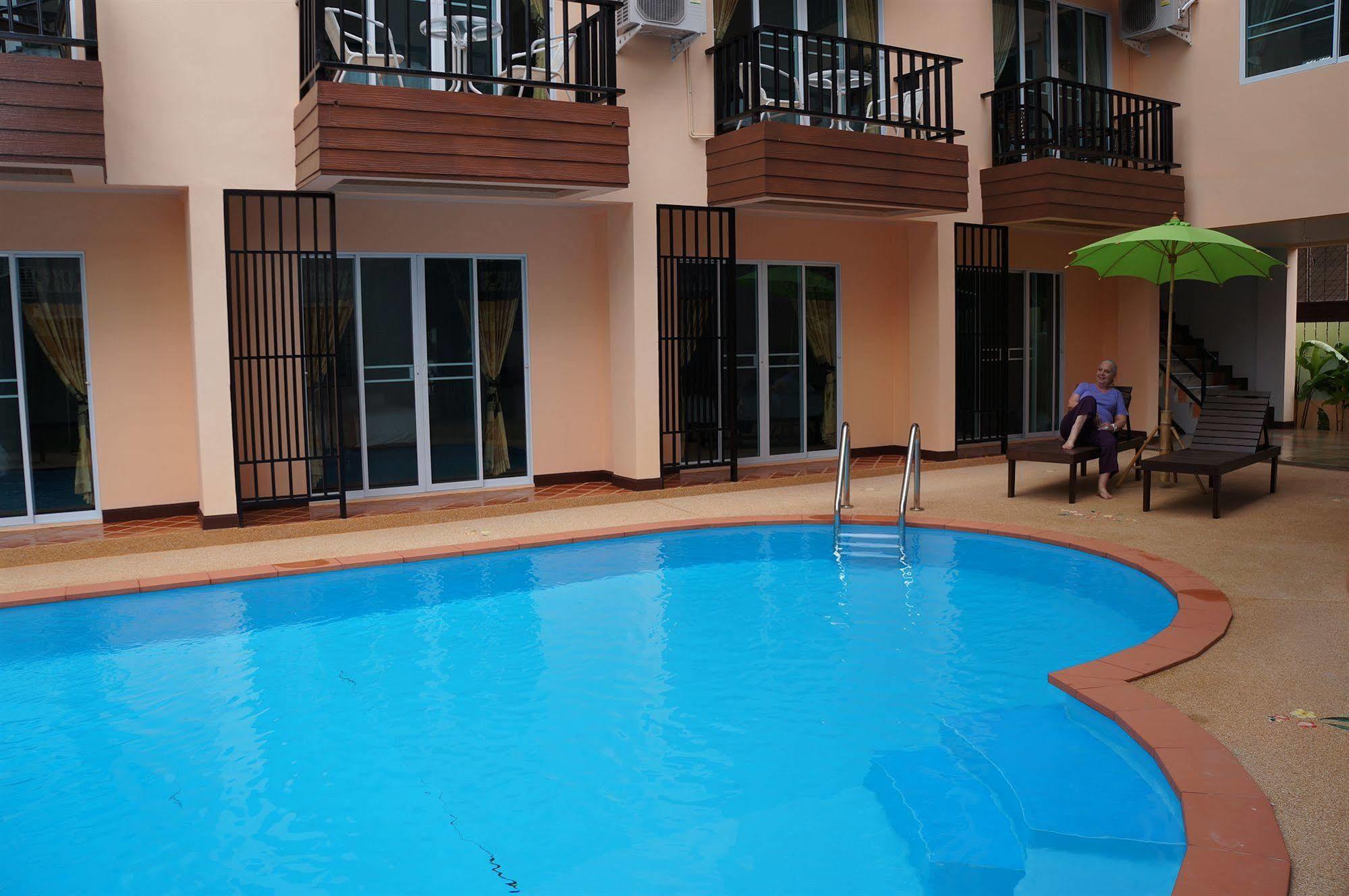 Manee Cool Mueang Hotel Chiang Mai Exterior foto