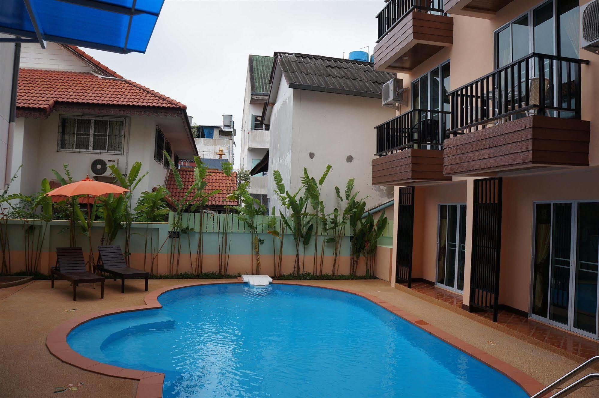 Manee Cool Mueang Hotel Chiang Mai Exterior foto